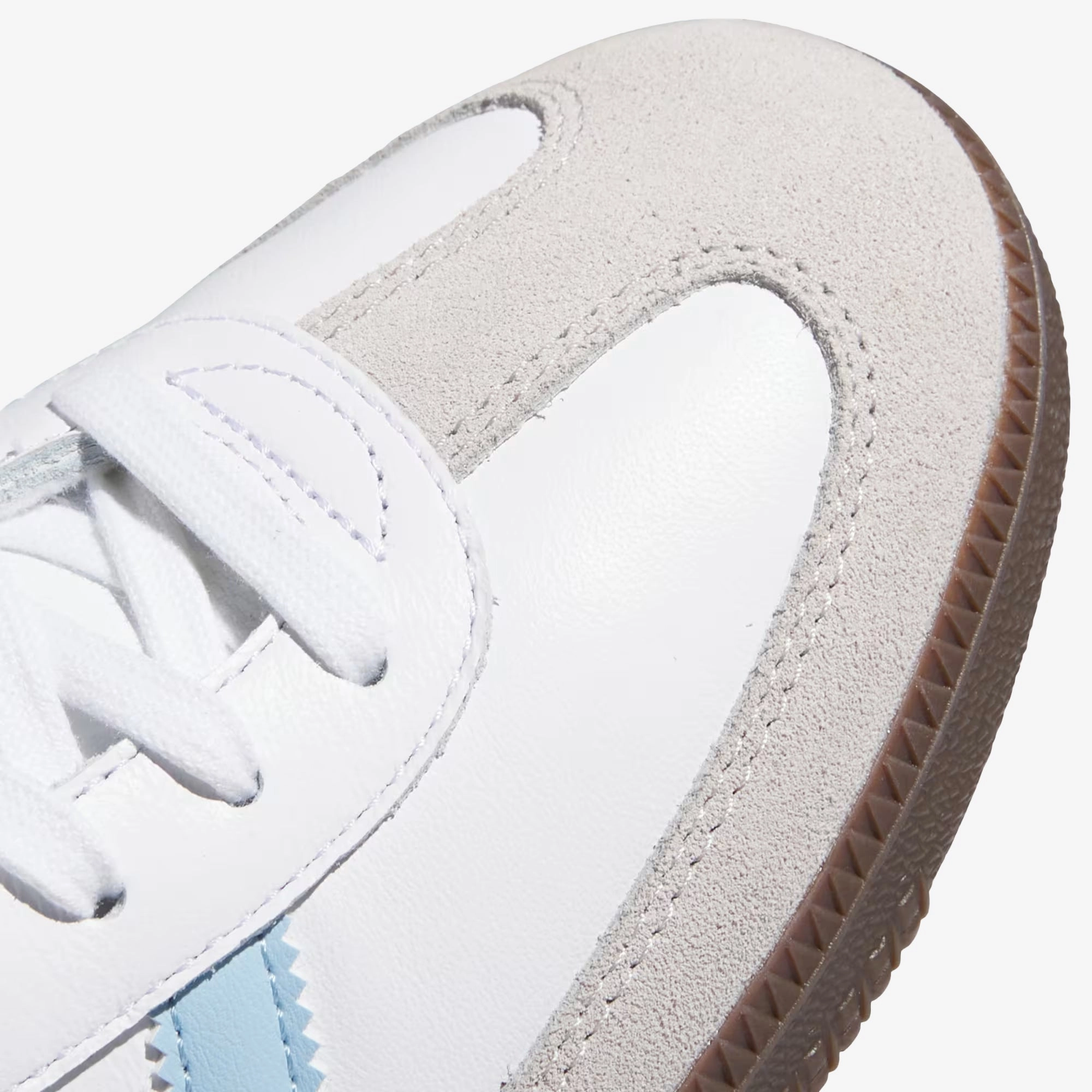 ADIDAS ORIGINALS | SAMBA OG { CLOUD WHITE/CLEAR SKY/BLUE