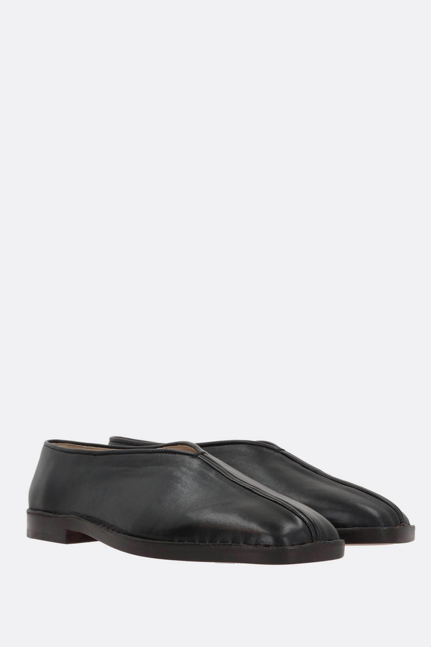 Piped nappa slippers